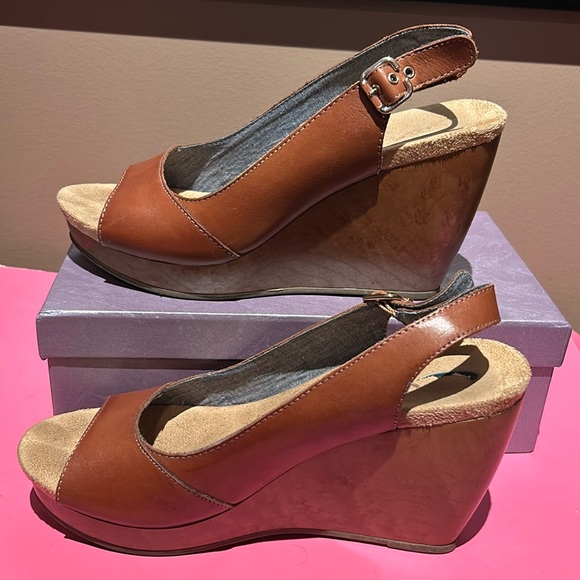 Dr. Scholl's Shoes - 3 inch brown leather uppers